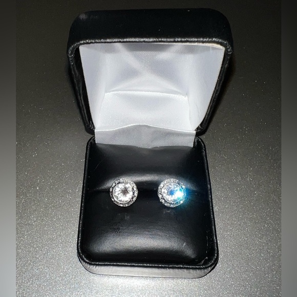 Swarovski Earrings - Picture 1 of 2